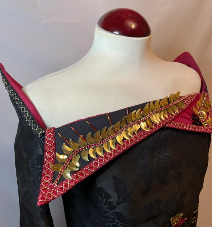 Vestuario Rhaenyra bordado pecho
